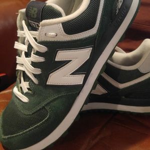 New Balance mens shoe 9.5